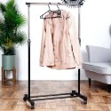 Wieszak stojący na ubrania metalowy czarny na kółkach 140cm VILDE 568069