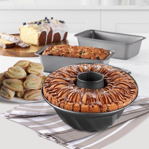 Forma do pieczenia babki metalowa z kominem 25cm MAESTRO MR-1100-25