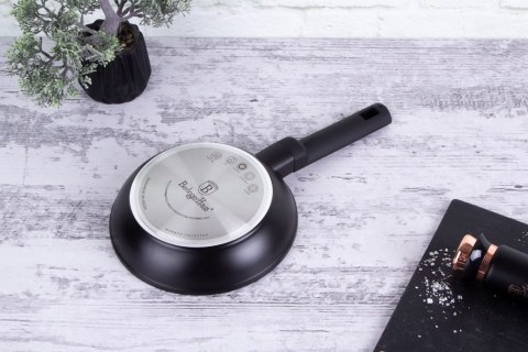 PATELNIA Z POWŁOKĄ TYTANOWĄ 20CM BERLINGER HAUS MONACO BH-7082 PATELNIA Z POWŁOKĄ TYTANOWĄ 20CM BERLINGER HAUS MONACO BH-7082