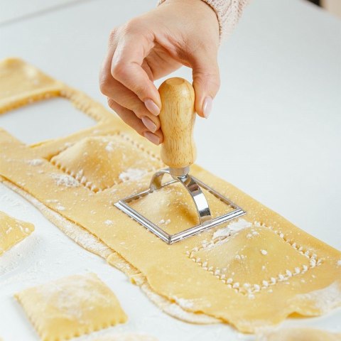 WYKRAWACZ DO MAKARONU PIEROGÓW RAVIOLI TERRESTRIAL 7X7 CM NAVA 10-111-114