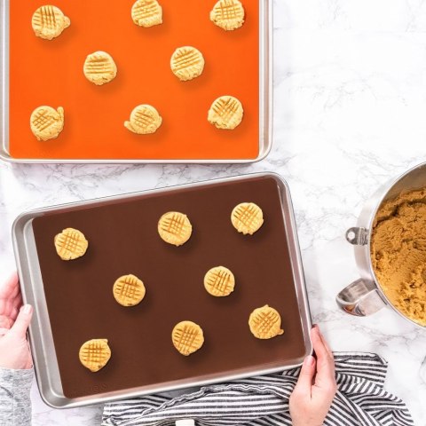 Stolnica do ciasta silikonowa mata kuchenna gruba brązowa 50x40cm SILLINIE ORION 750368