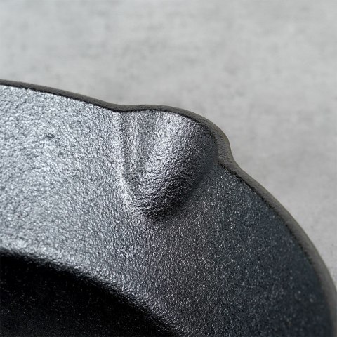 Patelnia żeliwna z silikonową nakładką na indukcję ciężka CAST LINE duża 30 cm VILDE 199036