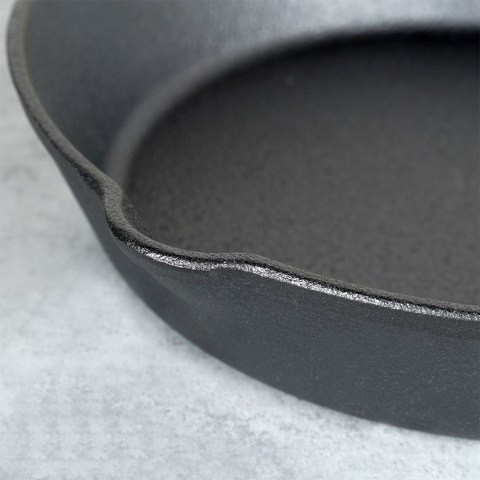 Patelnia żeliwna z silikonową nakładką na indukcję ciężka CAST LINE duża 30 cm VILDE 199036