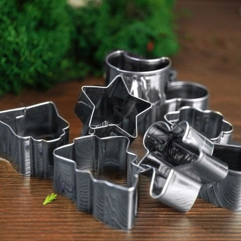 Wykrawacze do ciastek stalowe Boże Narodzenie 5 cm 16 ele. LA CUCINA 259109